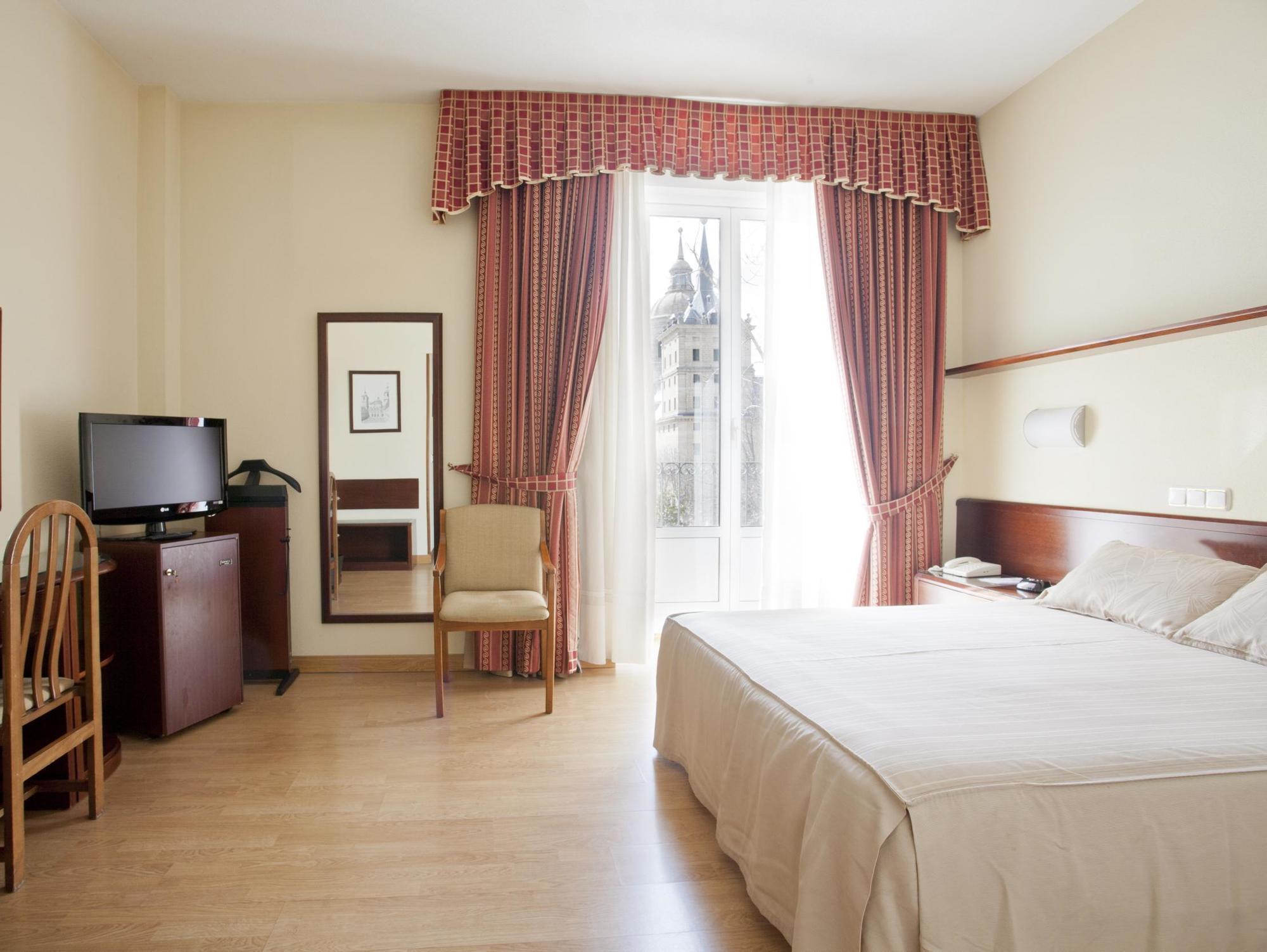 Hotel Florida San Lorenzo de El Escorial Buitenkant foto